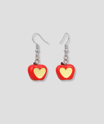 Boucles d'oreilles en forme de cœur et de pomme.png