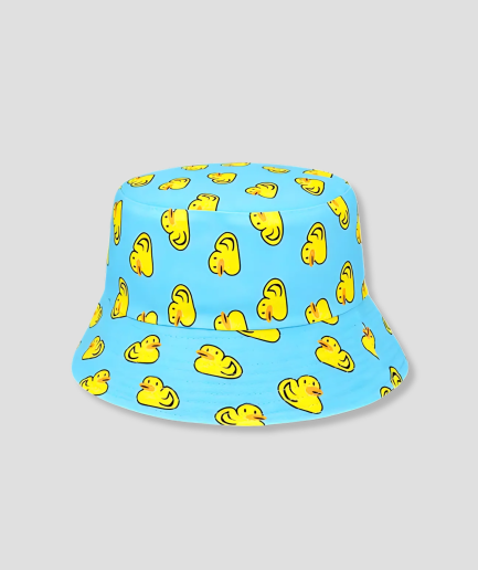 Bucket hat bleu à pompon.png