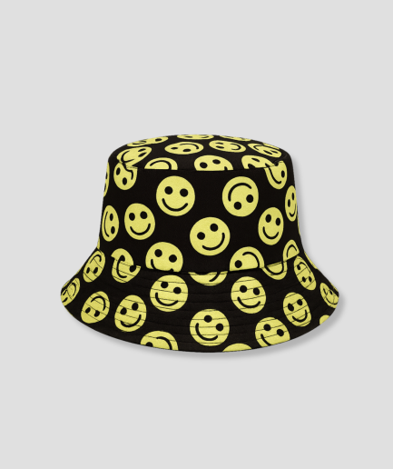 Casquette à visière noire avec un smiley.png