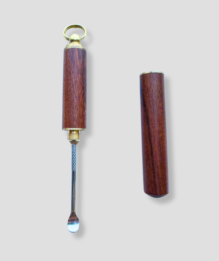 cuillère-à-tabac-en-bois-et-métal.png
