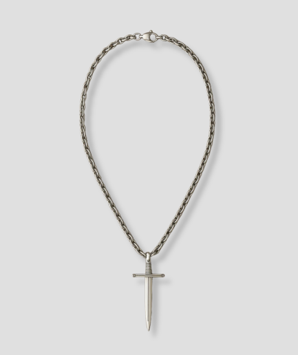 collier-avec-épée.png