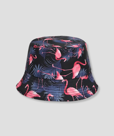 bonnet-rose-sur-chapeau-noir-tropical.png