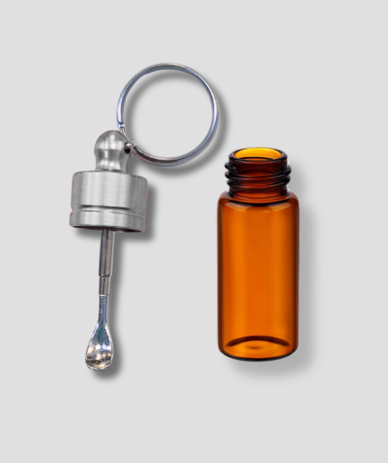 cuillère-argent-brun-verre.png