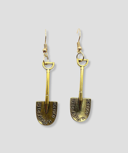 boucles-d'oreilles-en-forme-de-pelle-1.png