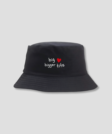 casquette-bucket-pour-femmes-avec-un-texte-amusant-et-un-cœur.png