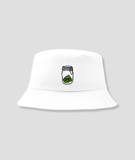 casquette-blanche-à-bord-large-été.png