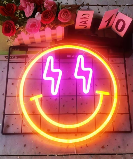 smiley néon mural