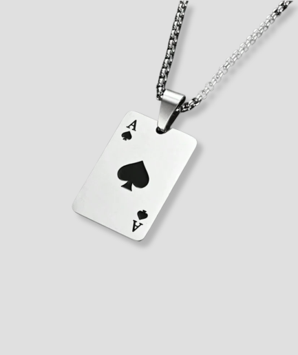 Collier avec carte de pique en argent