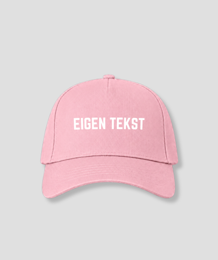 Casquette rose avec le texte « EIGEN TEKST » en blanc sur le devant