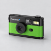 Groene FestiSnap retro camera schuin van voren