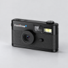 Zwarte FestiSnap retro camera schuin van voren