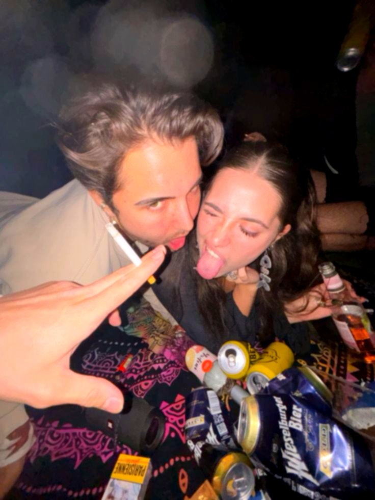Prenez une photo de vous deux lors d'un festival, en soirée